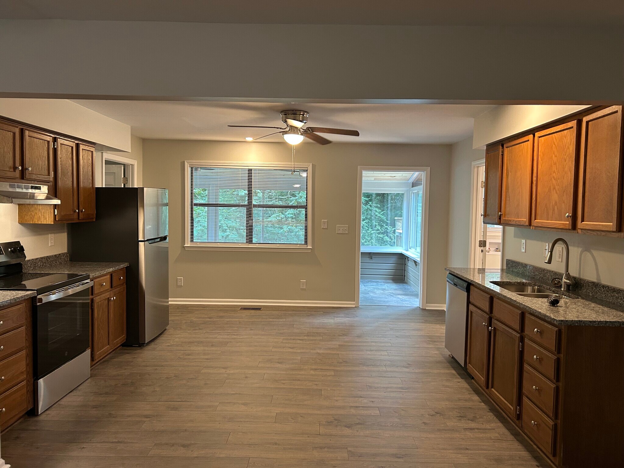 Building Photo - 600 Villard Dr