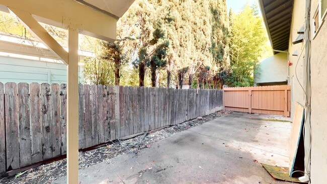 Building Photo - 18163 Happy Ln