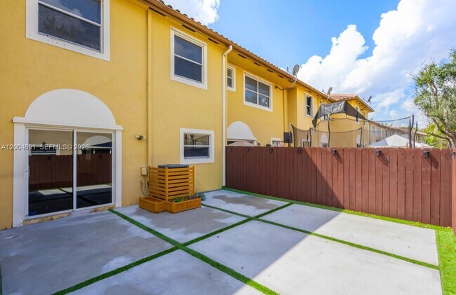 Building Photo - 14055 SW 51st Ln