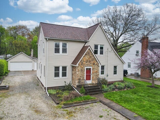Building Photo - 3221 Killian Rd