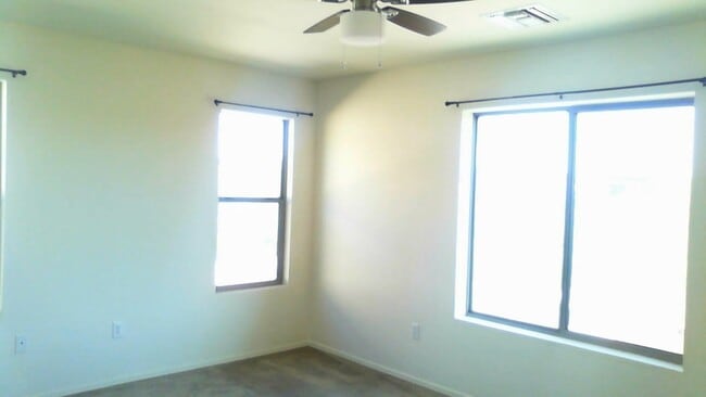 Building Photo - Unfurnished  1 loft -  2 car garage -  3 b...