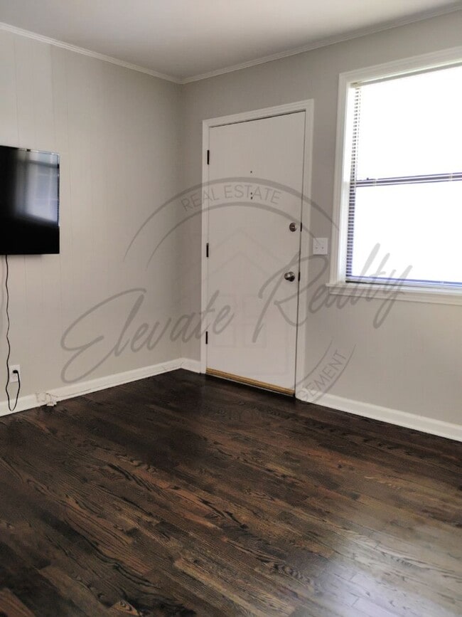 Building Photo - Charming Two Bedroom in Triplex in Goodlettsville!