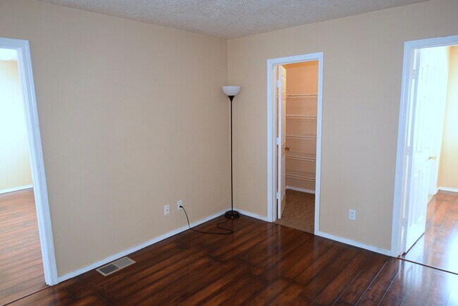 Building Photo - Great 2 Story, 4 bedroom Home.