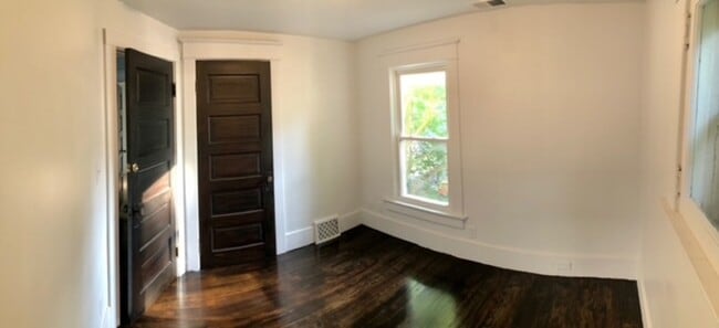 Building Photo - 410 Olive St