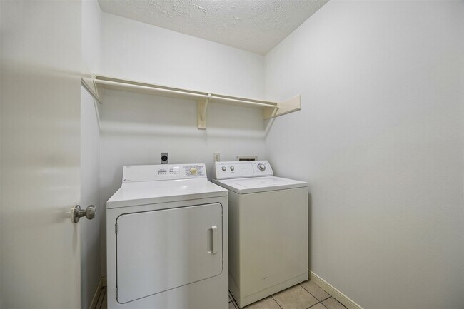Building Photo - 2414 Chelston Ct