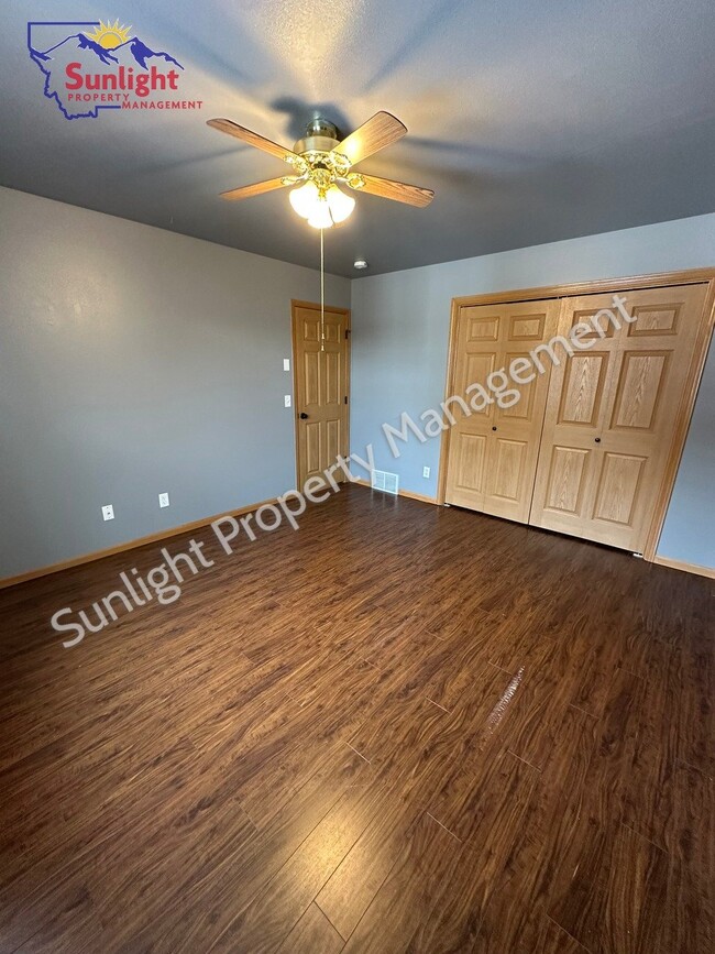 Building Photo - 4-Bed Oasis with 2 Baths & 2002 Sq Ft of C...