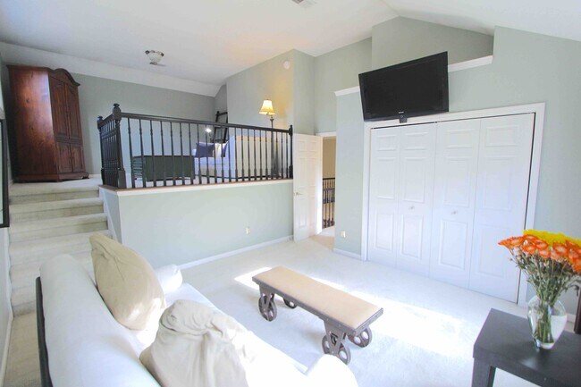 Building Photo - 5711 Chadwick Ln