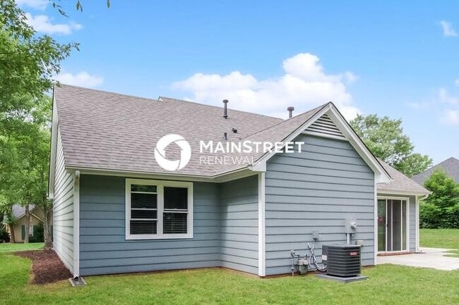 Building Photo - 3 Bedroom Pet-Friendly Home in CHARLOTTE, NC with Main Street Renewal