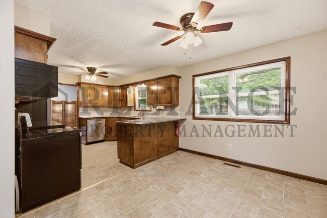 Building Photo - 428 Peach Tree Ln