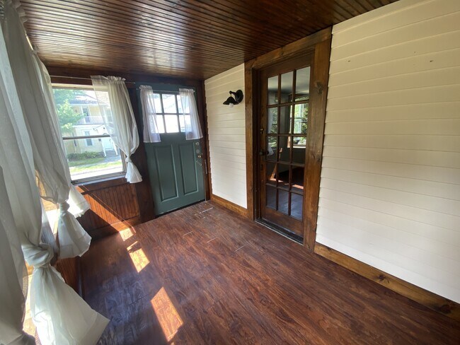 Building Photo - 223 Gregory St