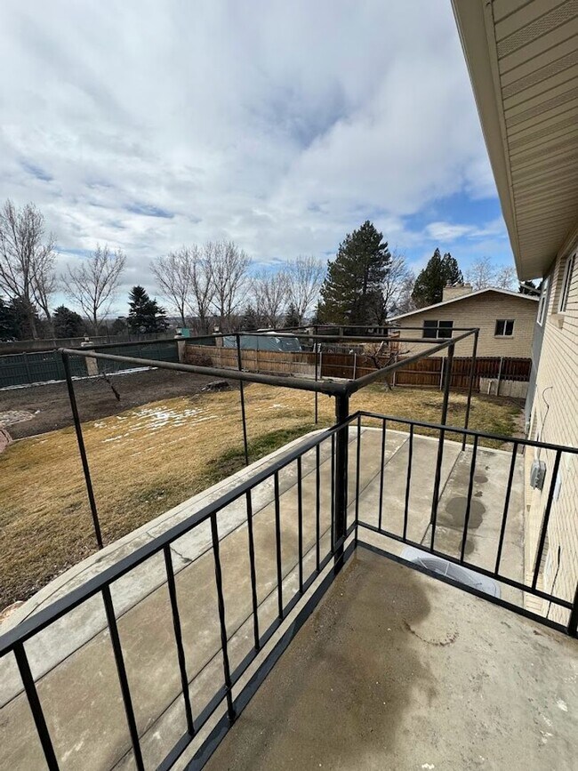 Building Photo - Beautiful remodeled home in Orem!