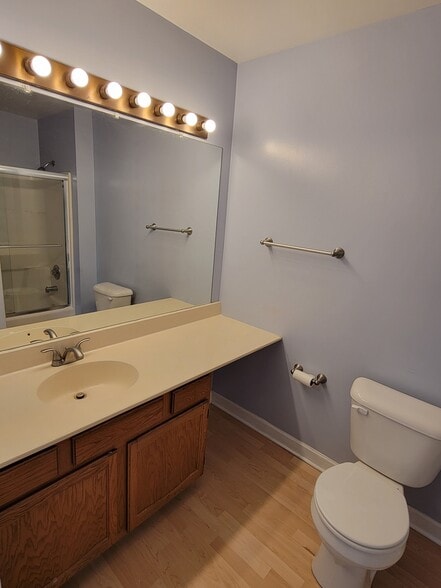 Building Photo - 2116 Rugen Rd