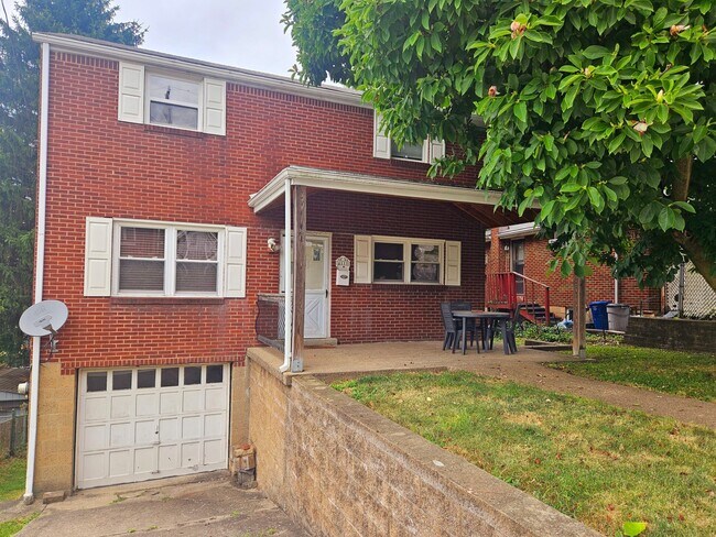 Building Photo - 4111 Stanley St