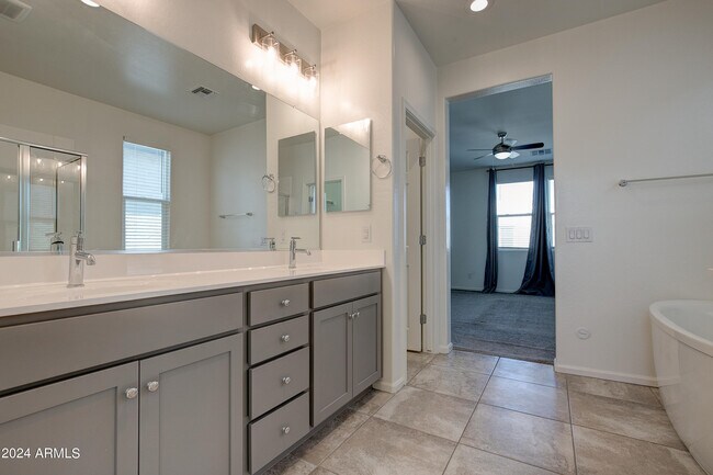 Building Photo - 15717 W Polk St