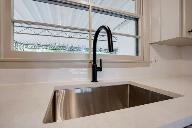 Building Photo - Cute 3BR Ranch in the Heart of Nashville
