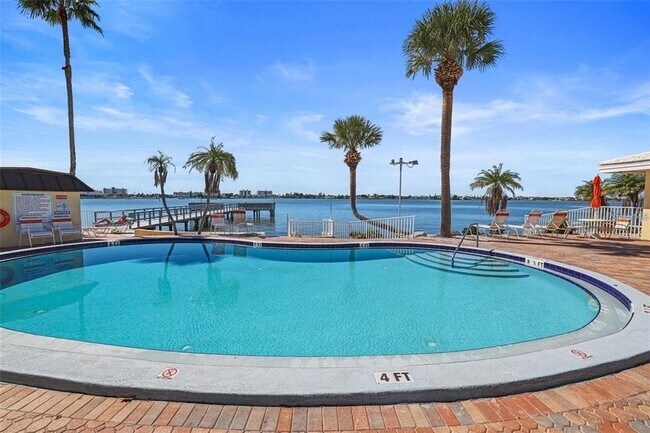 Building Photo - 4550 Cove Cir