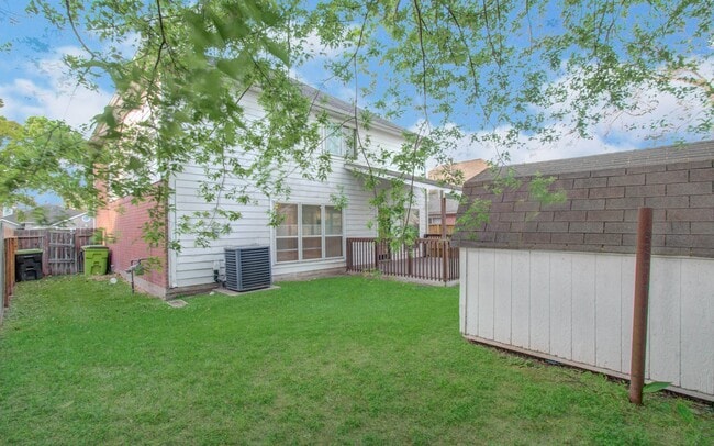 Building Photo - 2005 Village Park Dr