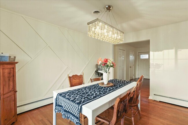 Building Photo - 13715 Dixie Dr