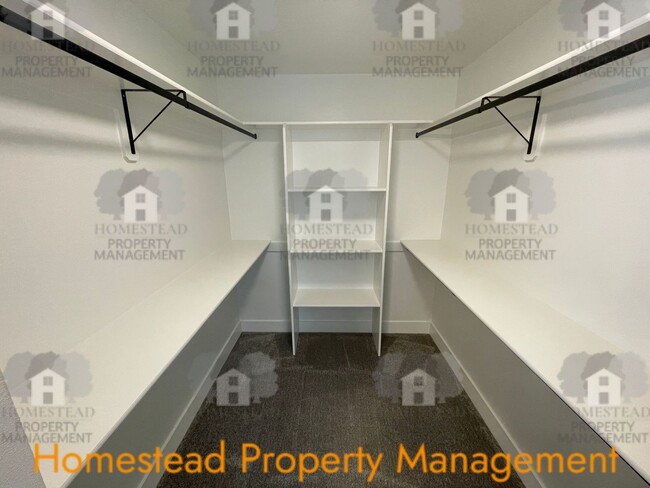 Building Photo - 644