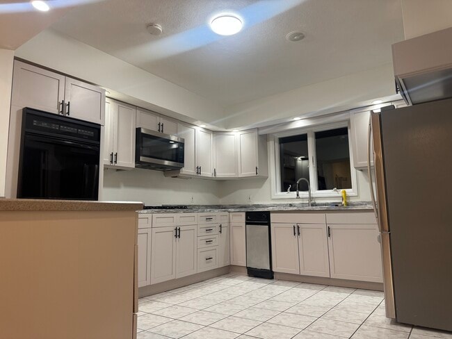 Building Photo - 33 Appleton St