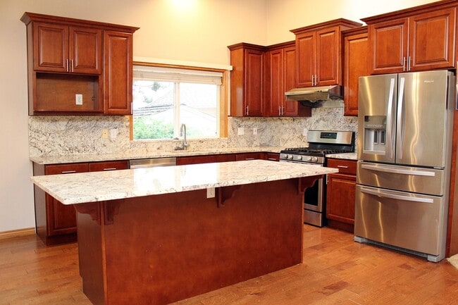 Building Photo - 15040 SE Lostine Dr