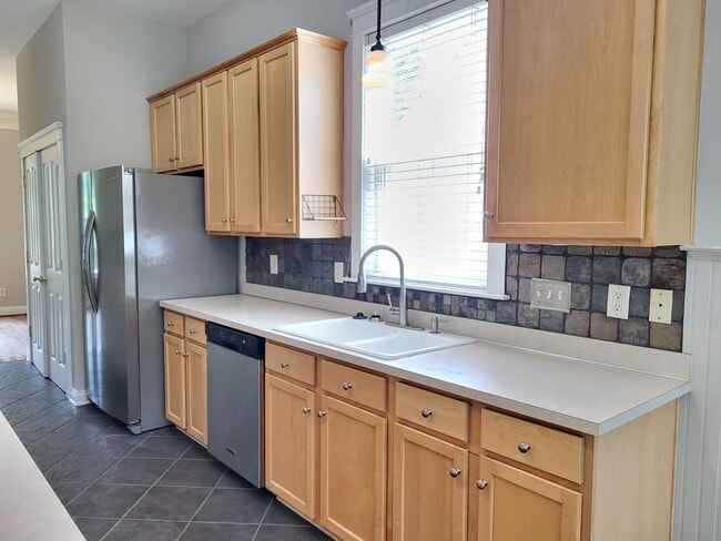 Building Photo - 3 bedroom home in Birkdale