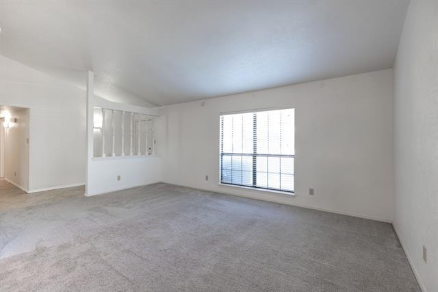 Building Photo - 3037 Hamlet Ct