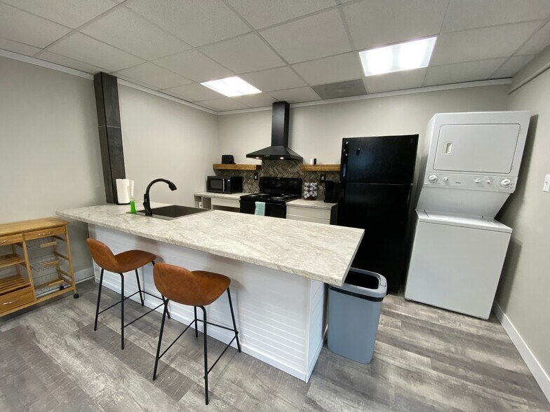 Building Photo - 312 S 13th St