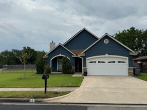 Building Photo - Gorgeous Home in Fleetwood!