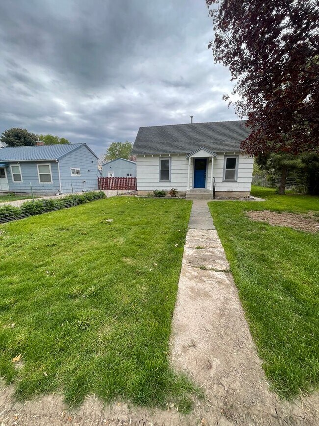 Building Photo - Quaint Single Level Home in New Plymouth
