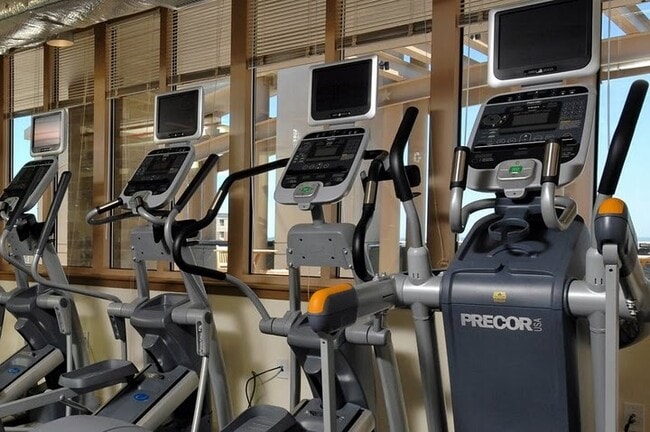 Building Photo - 888 N Quincy St