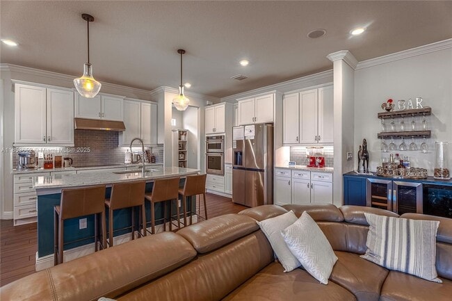 Building Photo - 4658 Greenway Dr