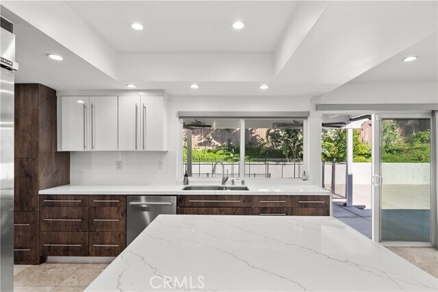 Building Photo - 16544 Park Ln Dr