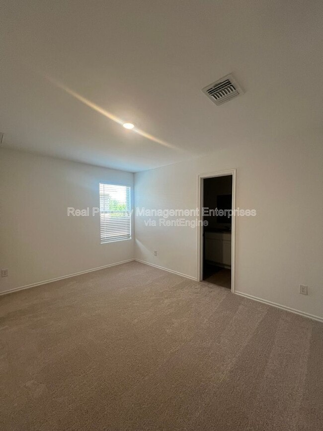 Building Photo - 14810 Razorbill Dr