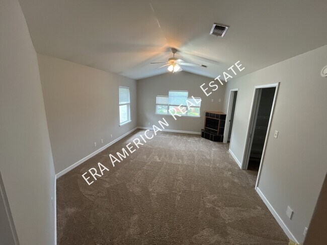 Building Photo - 3884 Mesa Rd