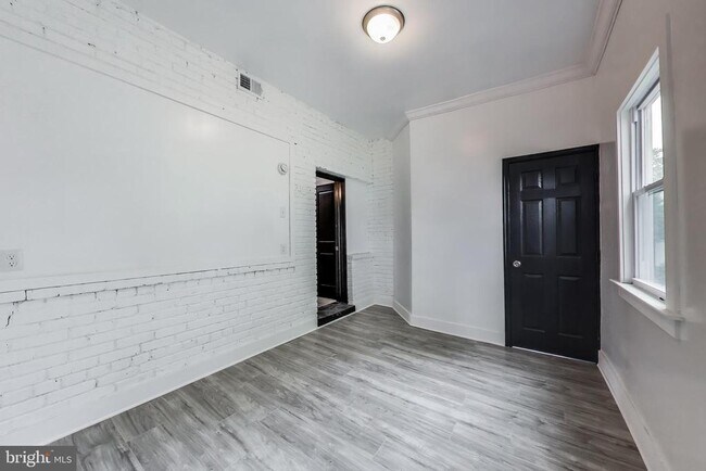 Building Photo - 3918 10th St NE