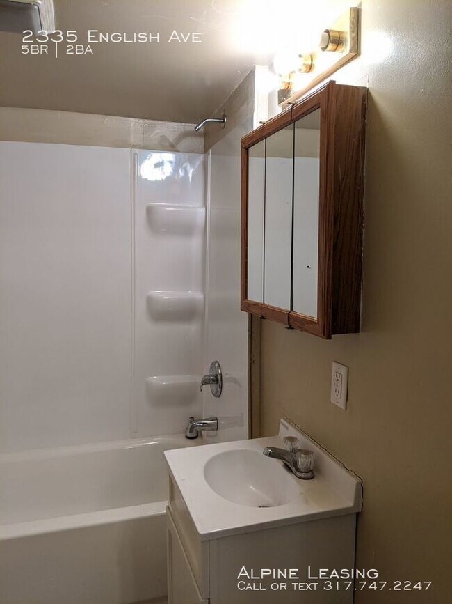 Building Photo - Short Commute to Downtown & Fountain Square!