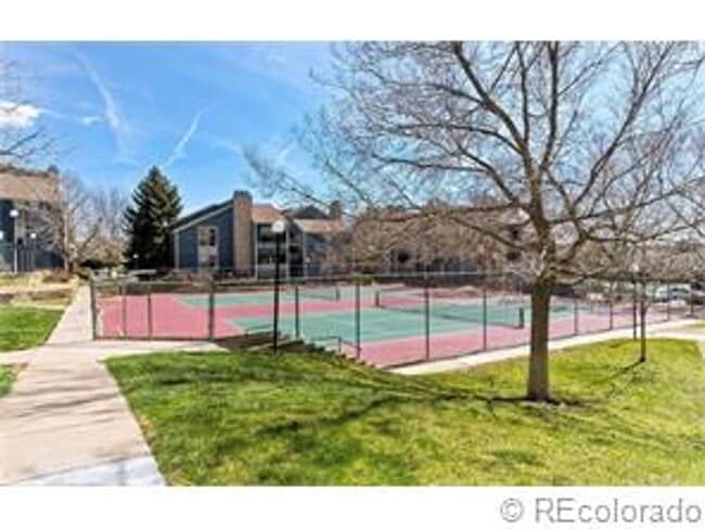 Building Photo - Bright 2 Bed 2 Bath Condo in great location!