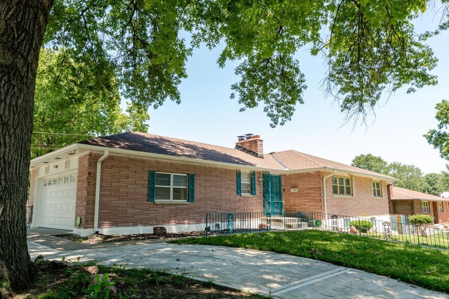 Building Photo - 8020 Oakland Ave