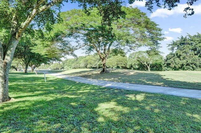 Building Photo - 9470 Tangerine Pl