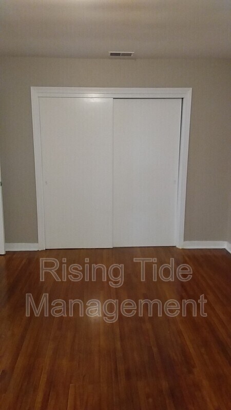 Building Photo - 316 20th Ave NE