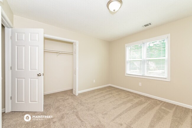Building Photo - 600 N Oakland Cir