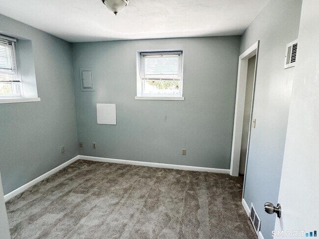 Building Photo - 439 Henry Ave Ext