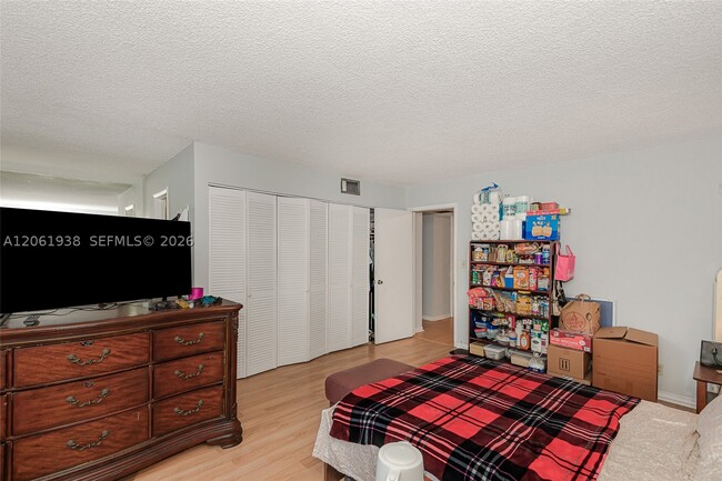 Building Photo - 6768 SW 39th St