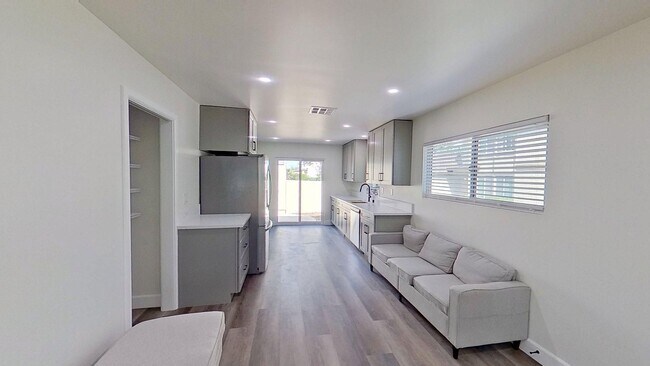 Building Photo - 8592 Cornwall Cir