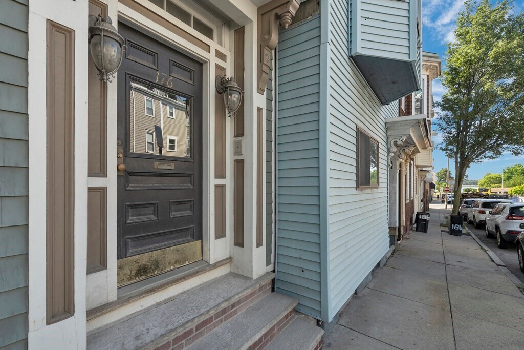 Building Photo - 176 H St