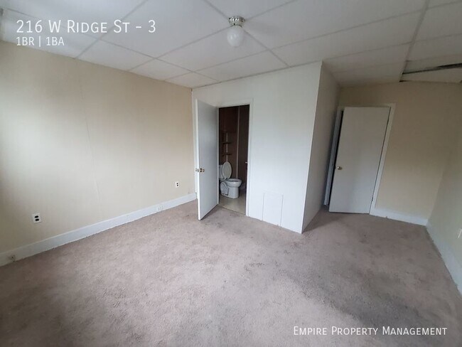 Building Photo - Available Now- 1 bedroom, 1 bathroom in La...