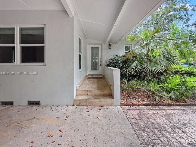 Building Photo - 7601 SW 64th Ct