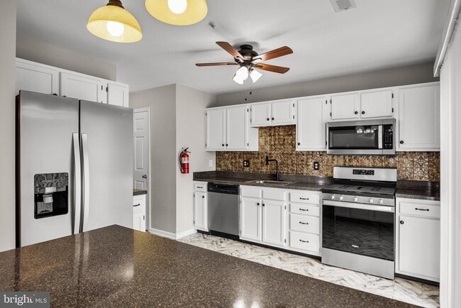 Building Photo - 1505 Beacon Hill Dr