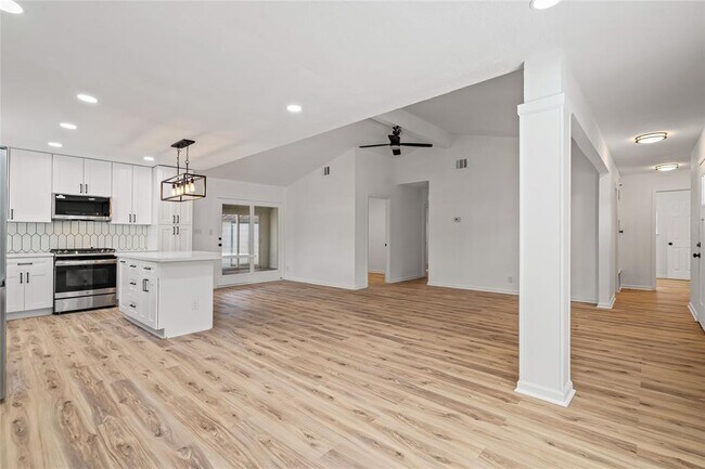 Building Photo - 6009 Glen Meadow Dr